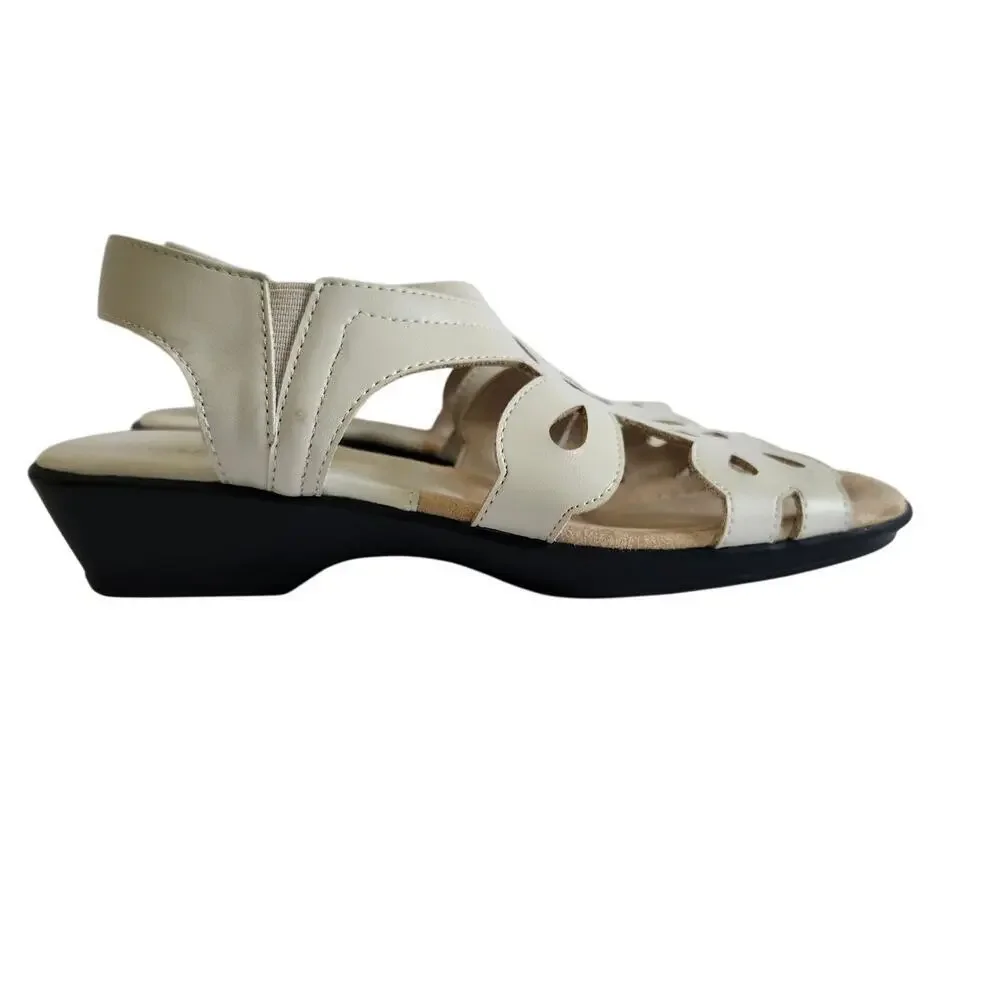 Easy Street Beige Comfort Sandals With 1.25 Inch Heel Size 6.5 Med - Picture 3 of 6